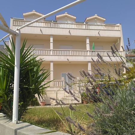 Apartments Ticinovic Omiš Extérieur photo