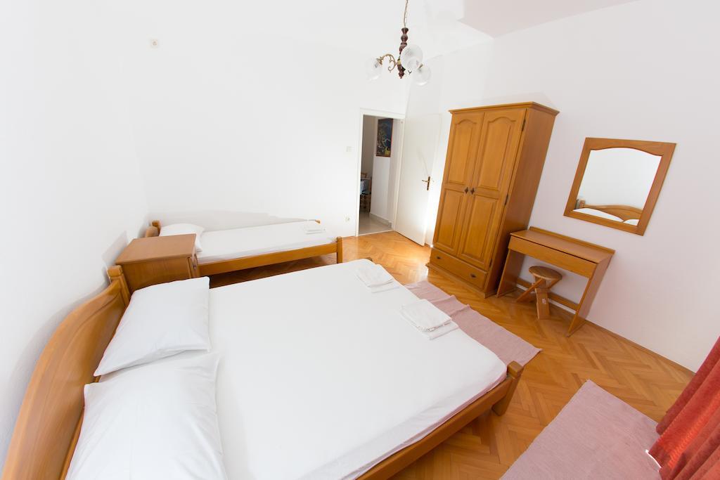 Apartments Ticinovic Omiš Chambre photo
