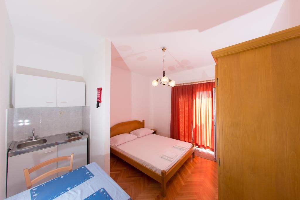 Apartments Ticinovic Omiš Chambre photo