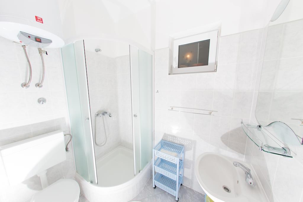 Apartments Ticinovic Omiš Chambre photo
